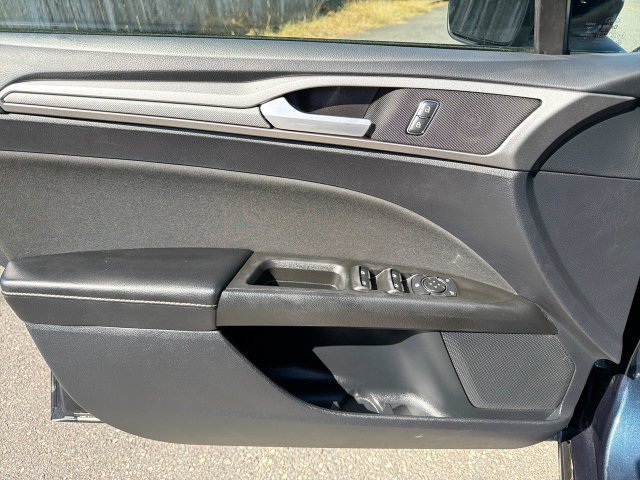 Used 2020 Ford Fusion SE FWD image 21