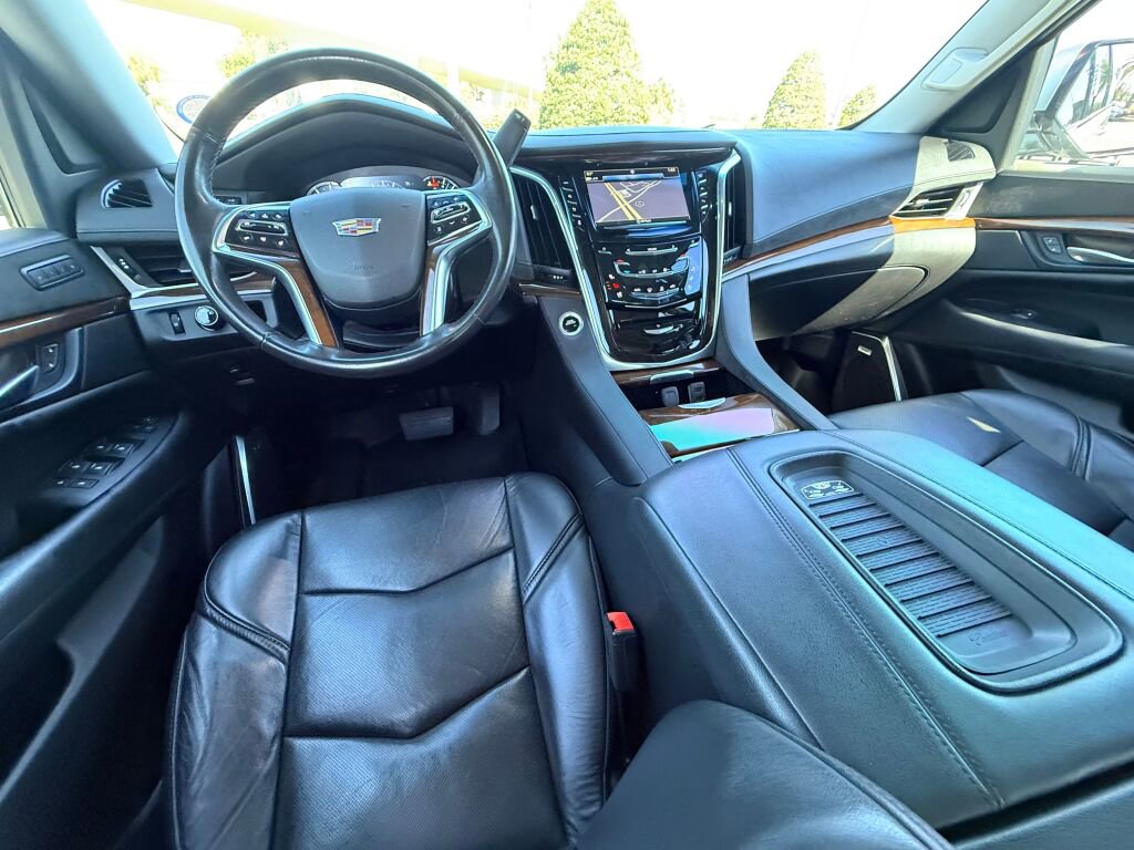 Used 2019 Cadillac Escalade Premium Luxury image 21
