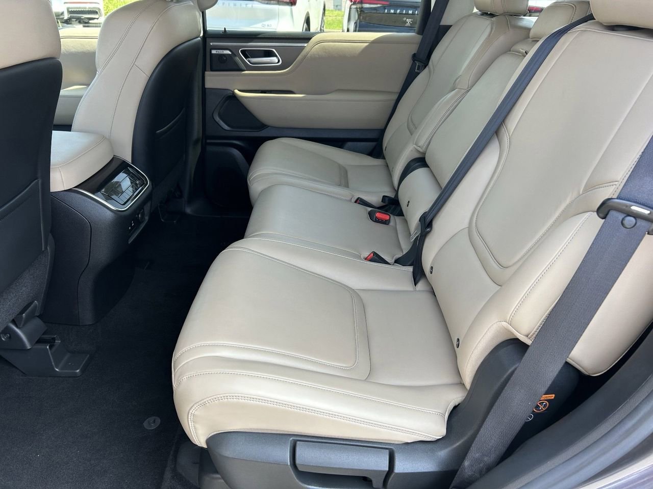 Certified 2025 INFINITI QX80 Pure w/ Cargo Package image 16