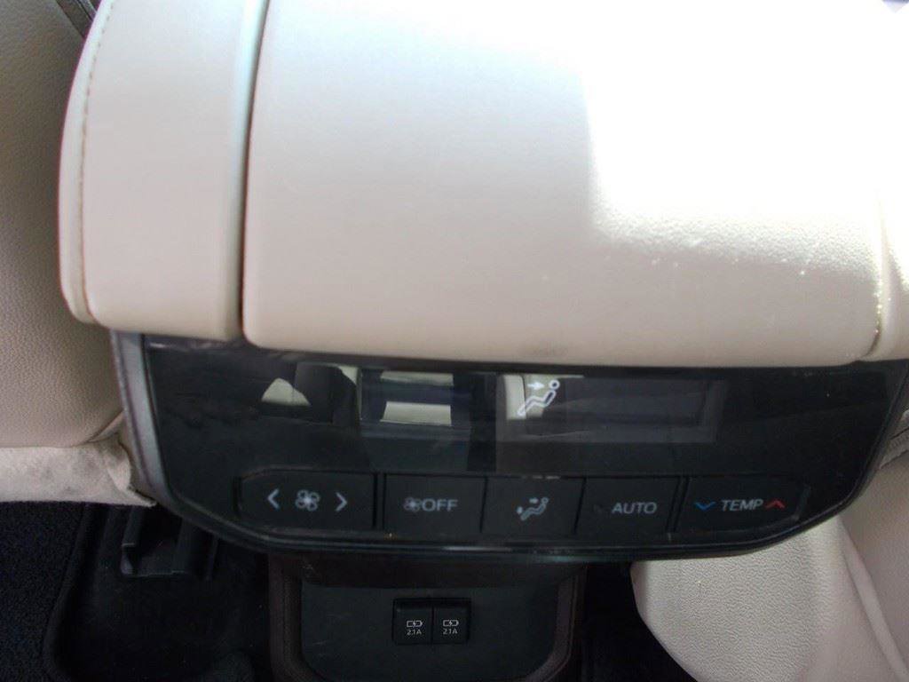 Used 2021 Toyota Highlander XLE image 14