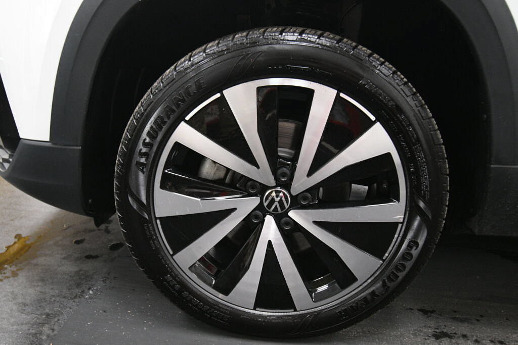 Used 2024 Volkswagen Taos SE FWD image 31