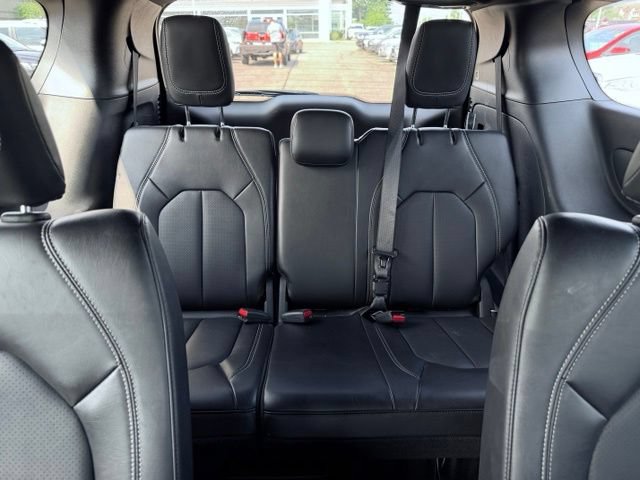 Used 2025 Chrysler Pacifica Select FWD image 24