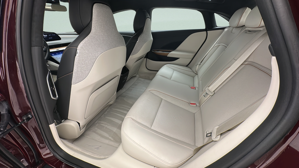 Used 2024 Lucid Air Touring AWD/4WD image 10