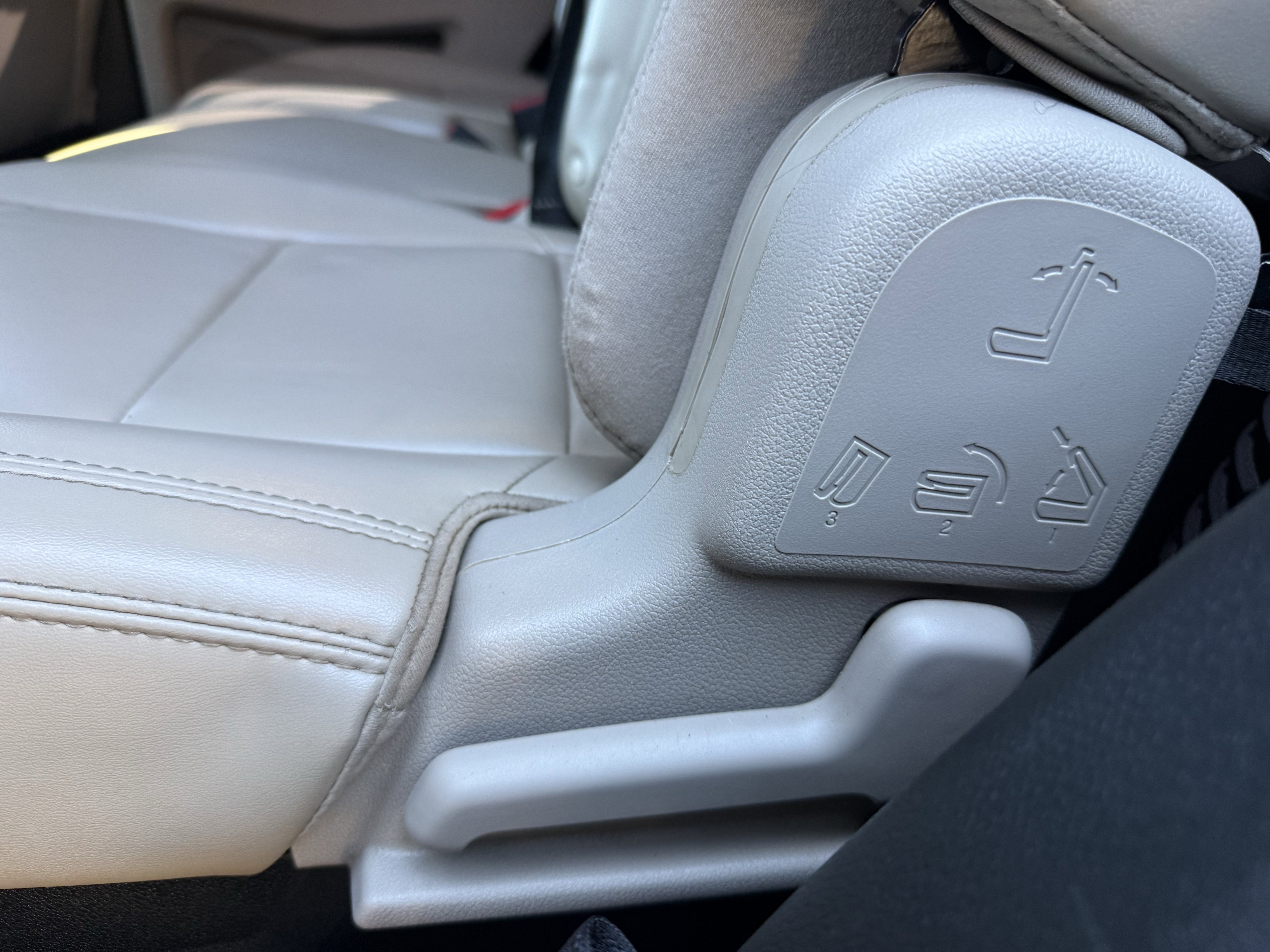 Used 2019 Ford Explorer XLT w/ Equipment Group 202A image 17