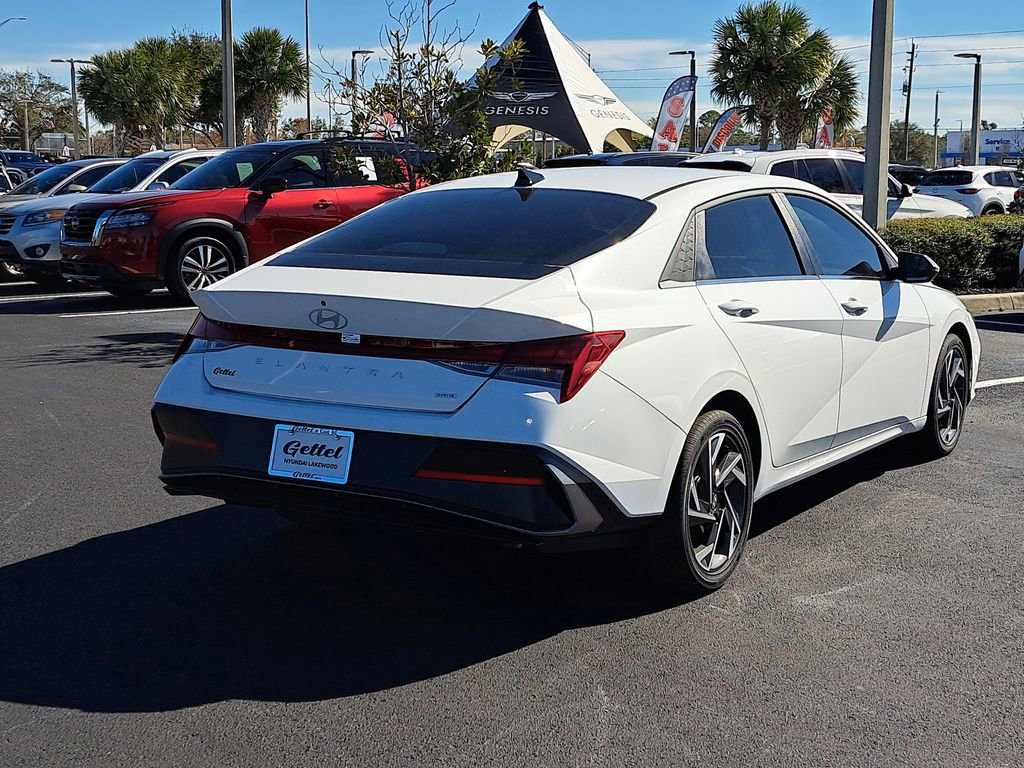 New 2025 Hyundai Elantra Limited image 3