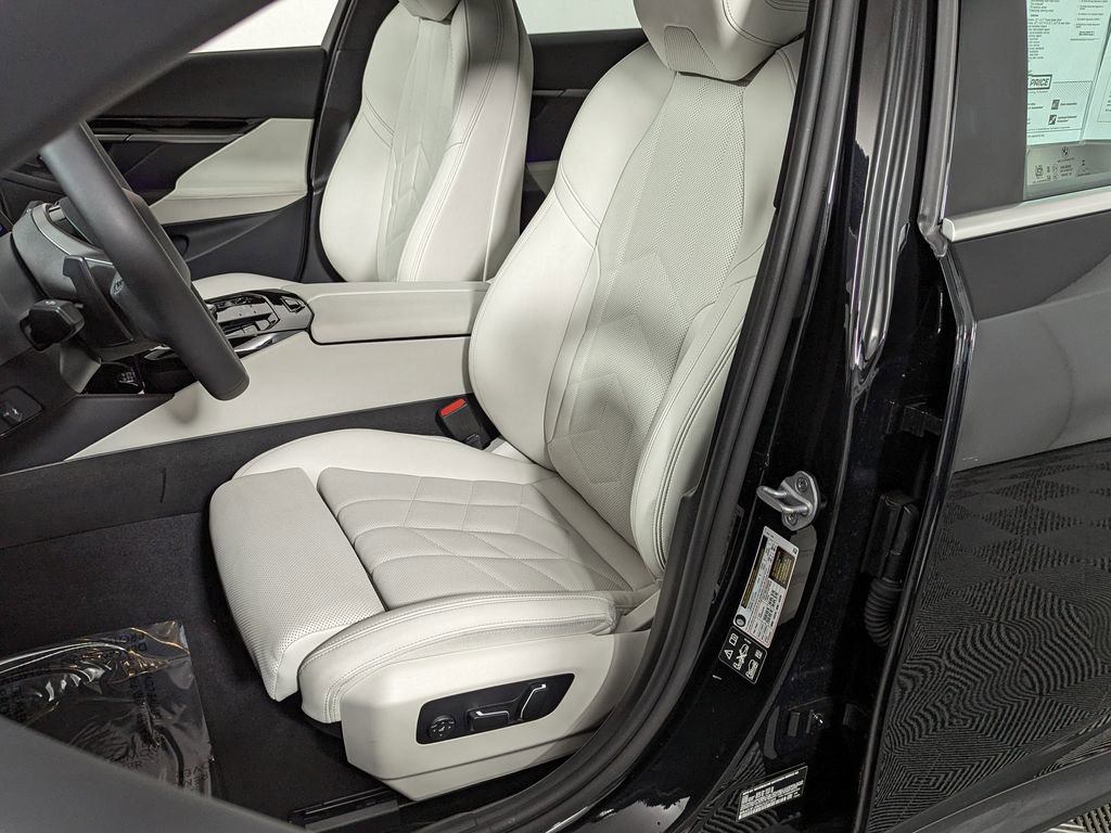 Used 2025 BMW 530i xDrive image 16