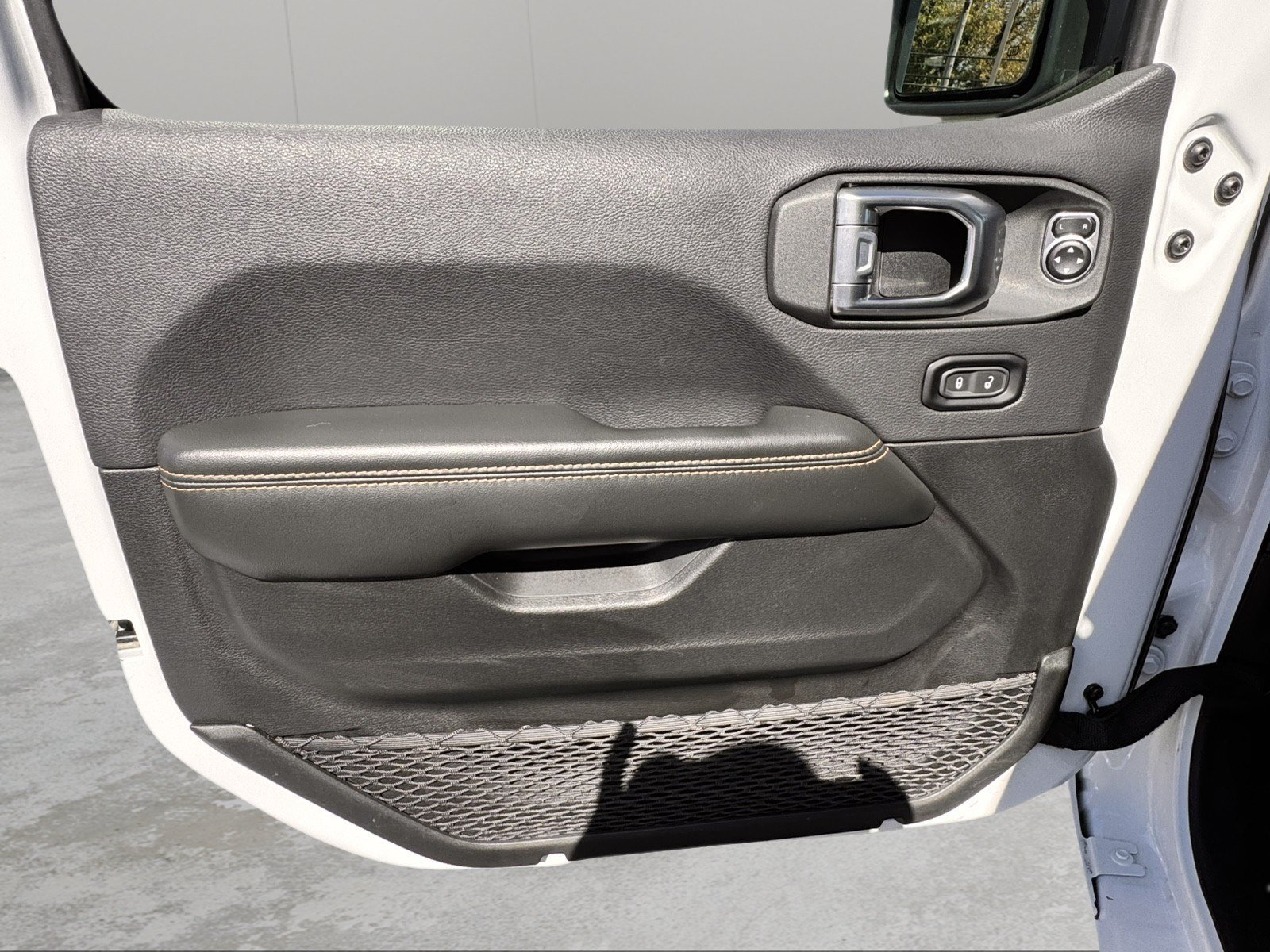 Used 2024 Jeep Wrangler Unlimited Sahara AWD/4WD image 19
