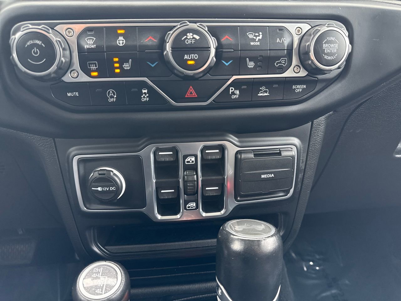 Used 2021 Jeep Wrangler Unlimited Sahara w/ Uconnect 4C Nav & Sound Group image 22