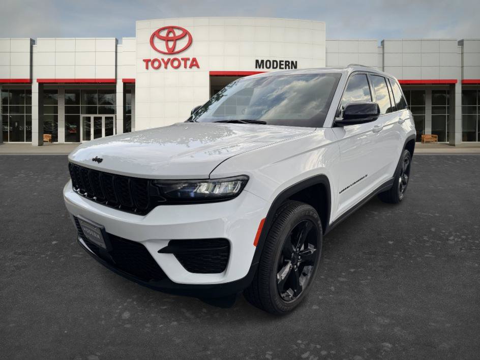 Used 2024 Jeep Grand Cherokee Altitude