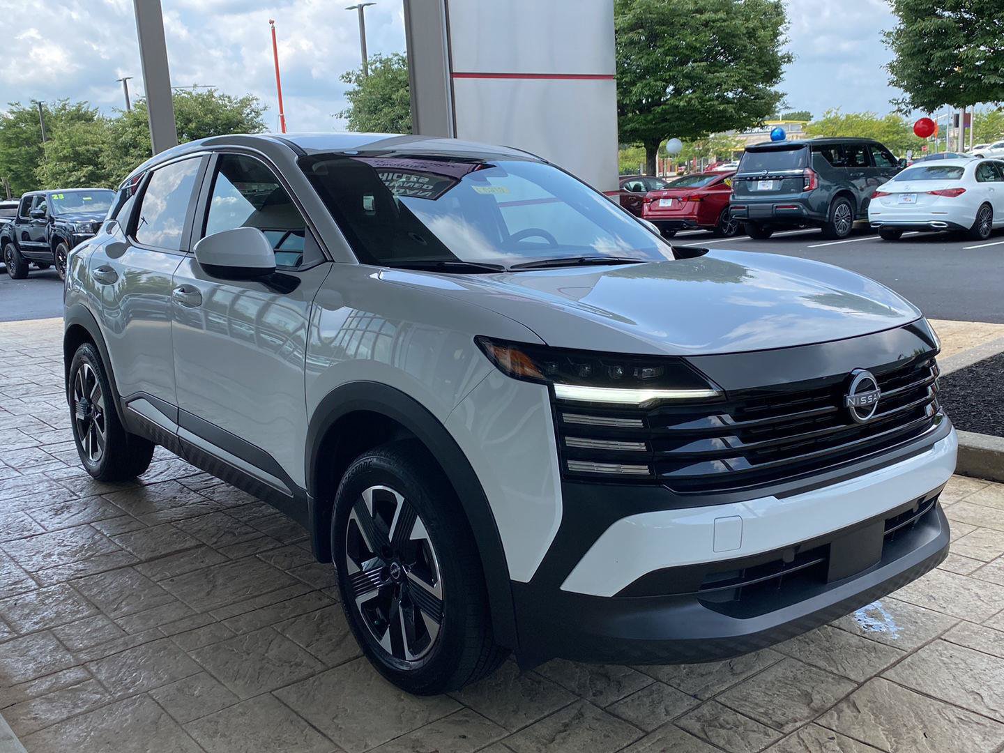 Certified 2025 Nissan Kicks SV AWD/4WD image 4
