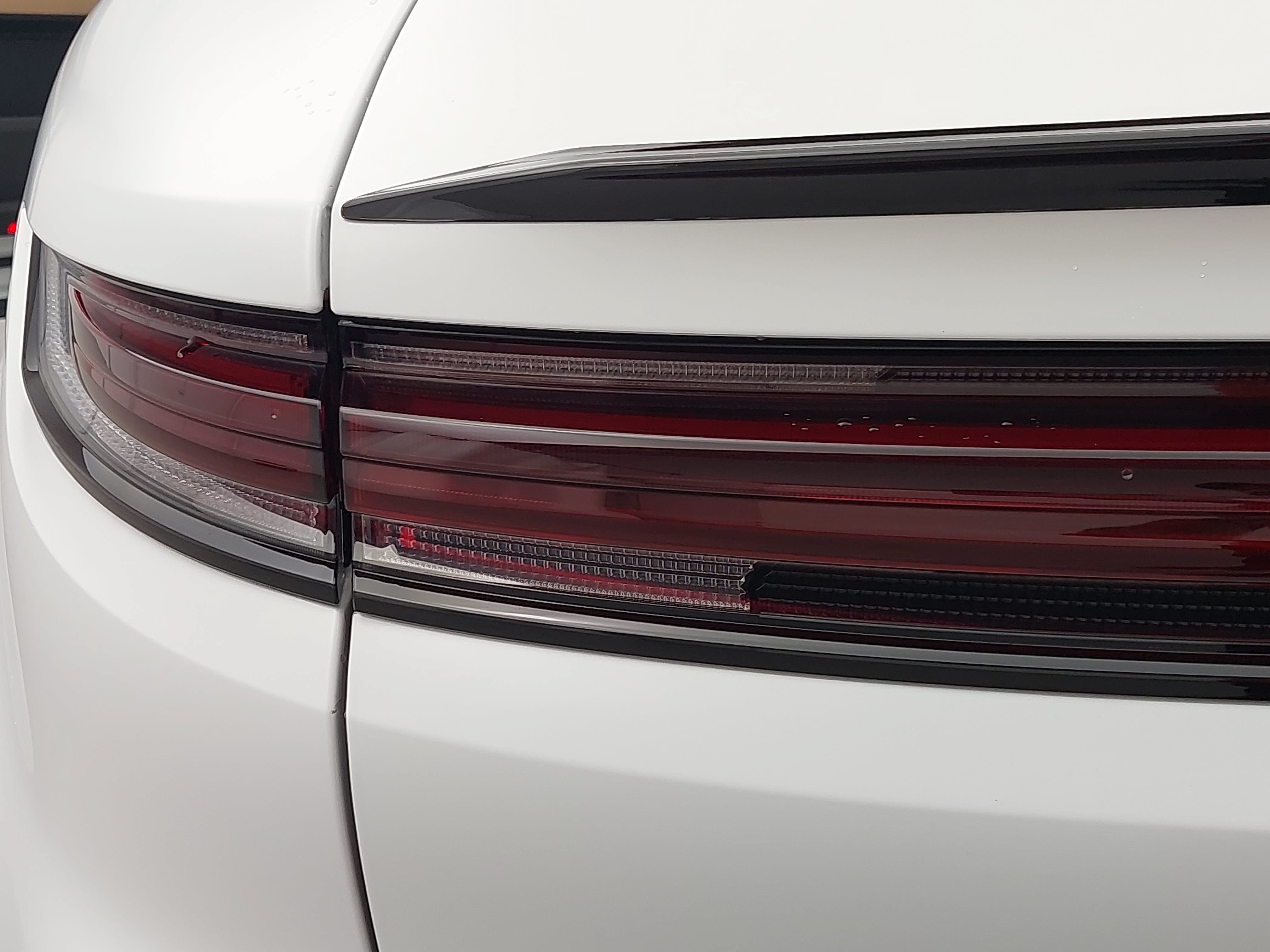 Certified 2026 Porsche Cayenne E-Hybrid Coupe AWD/4WD image 37