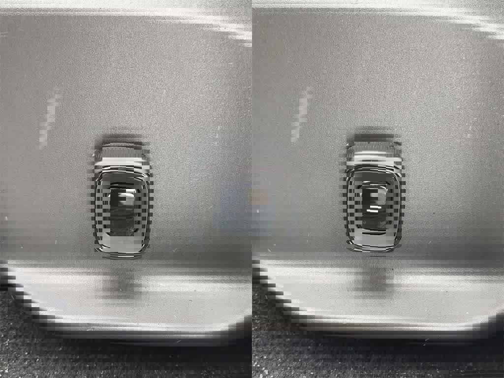 Certified 2025 Volvo EX30 Plus w/ Protection Package Premier image 16