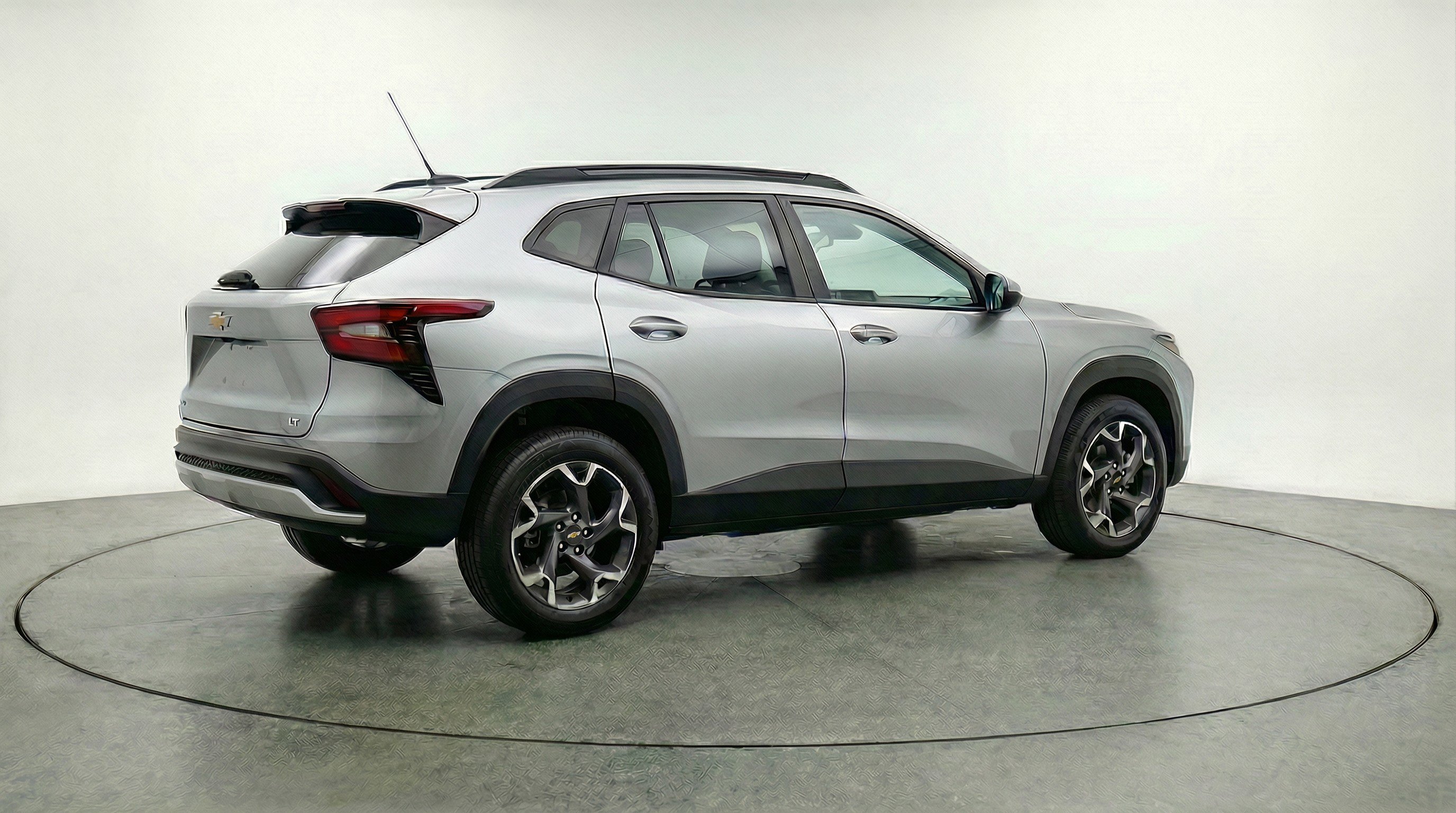 Used 2025 Chevrolet Trax LT FWD image 9