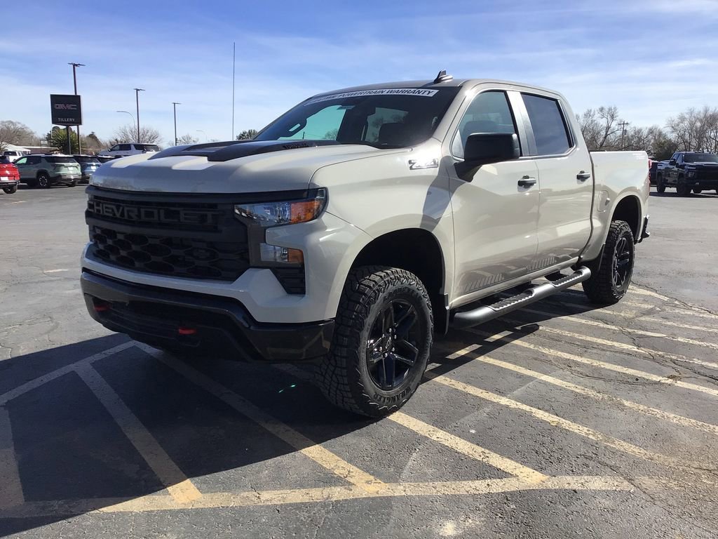 New 2026 Chevrolet Silverado 1500 Custom Trail Boss w/ LPO, Dark Essentials Package image 3