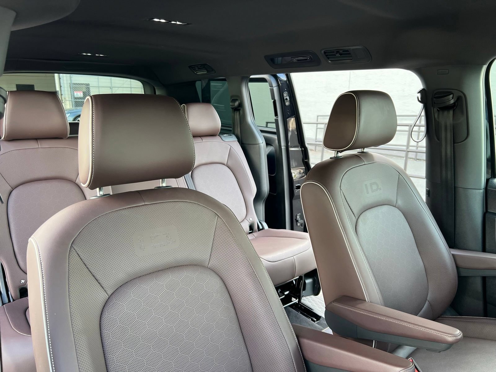 Used 2025 Volkswagen ID. Buzz Pro S RWD image 66