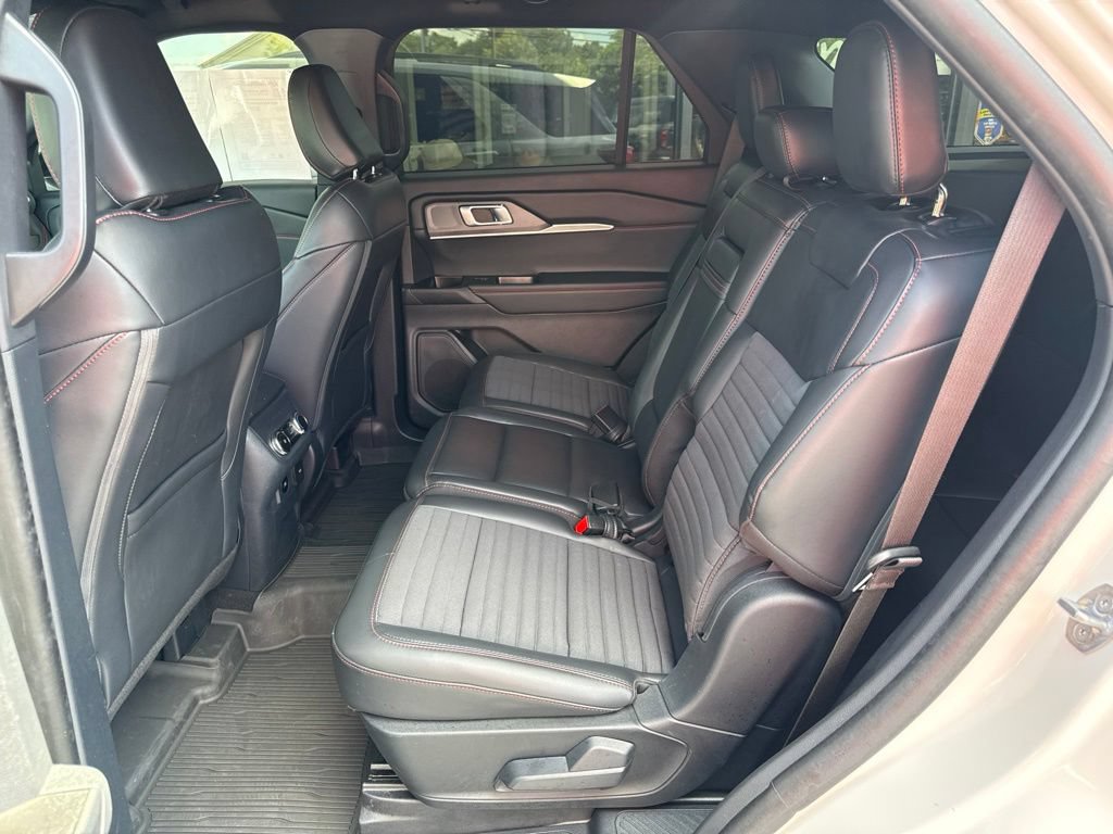 Used 2025 Ford Explorer ST-Line w/ ST-Line Street Pack AWD/4WD image 25