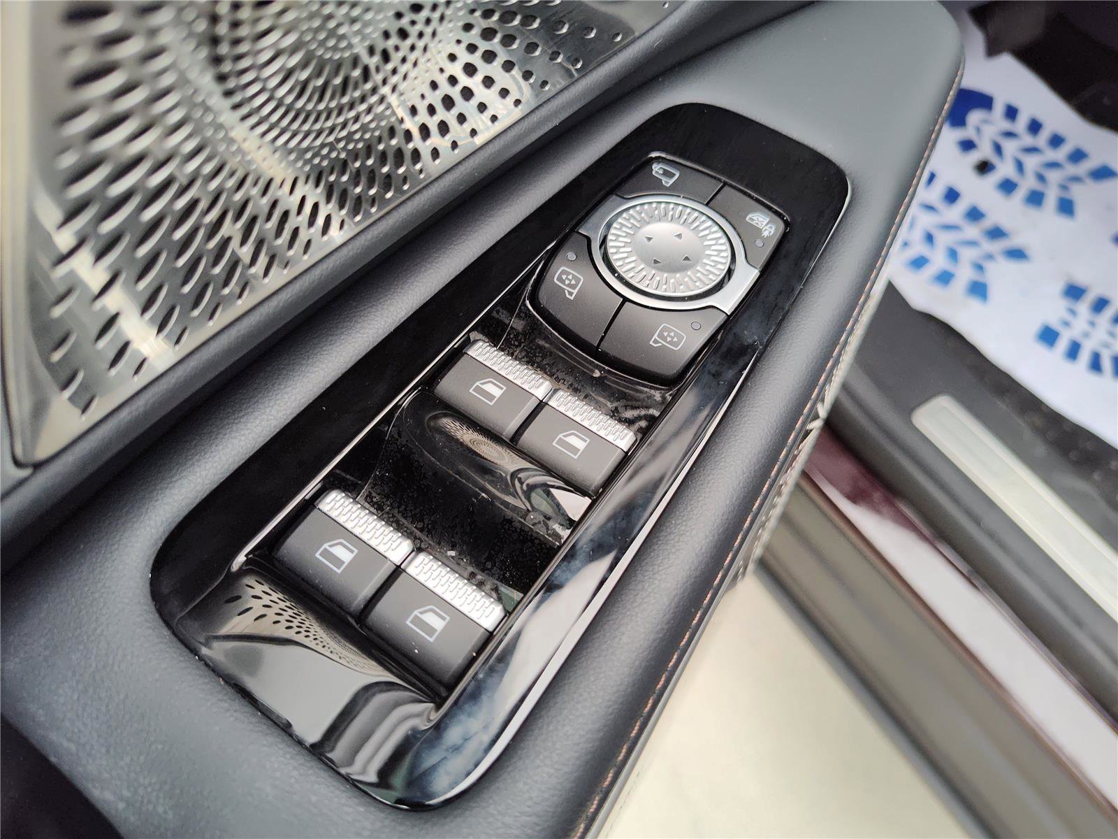 Used 2025 Lincoln Nautilus Reserve image 17