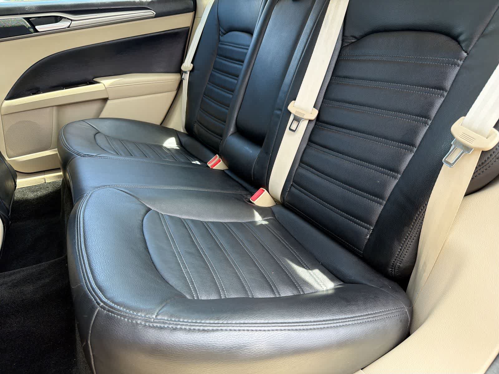 Used 2016 Ford Fusion SE FWD image 21