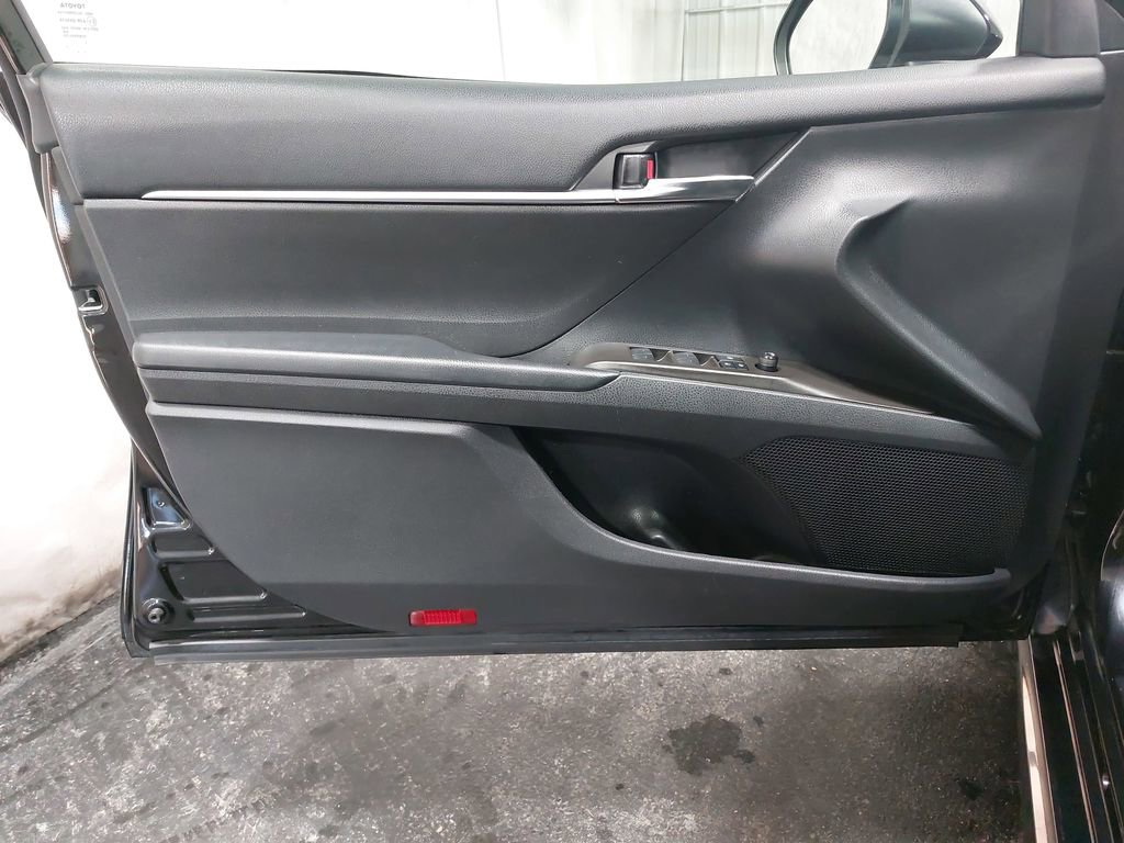 Used 2022 Toyota Camry SE image 26