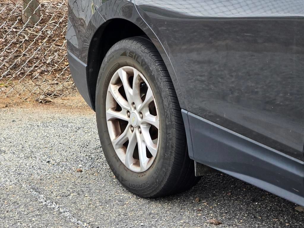 Used 2020 Chevrolet Equinox LS w/ LPO, Floor Liner Package FWD image 18