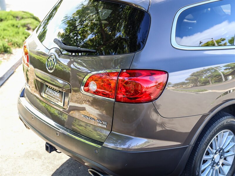 Used 2011 Buick Enclave CXL FWD image 16
