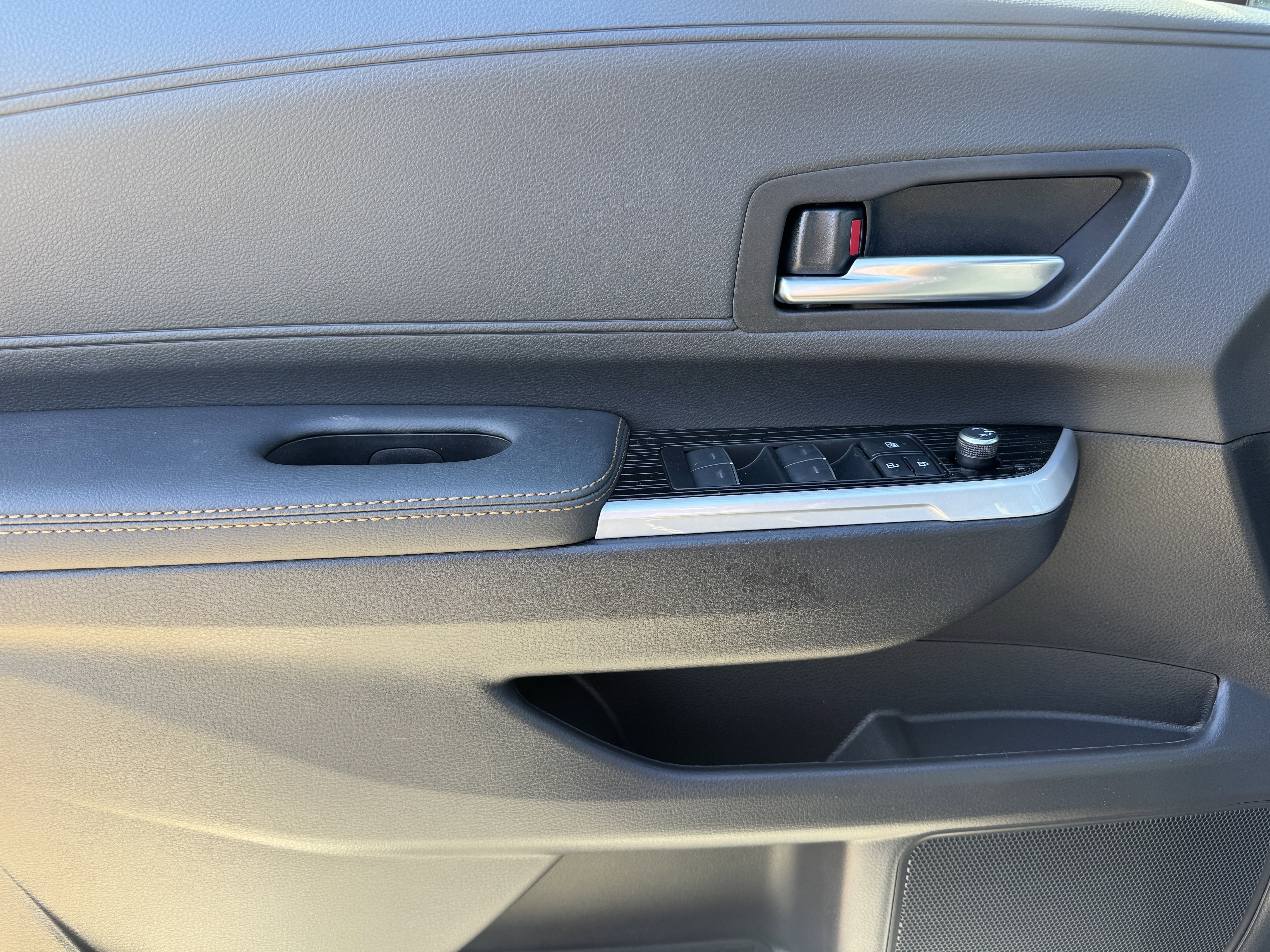 New 2026 Toyota Sienna XLE Woodland Edition AWD/4WD image 10