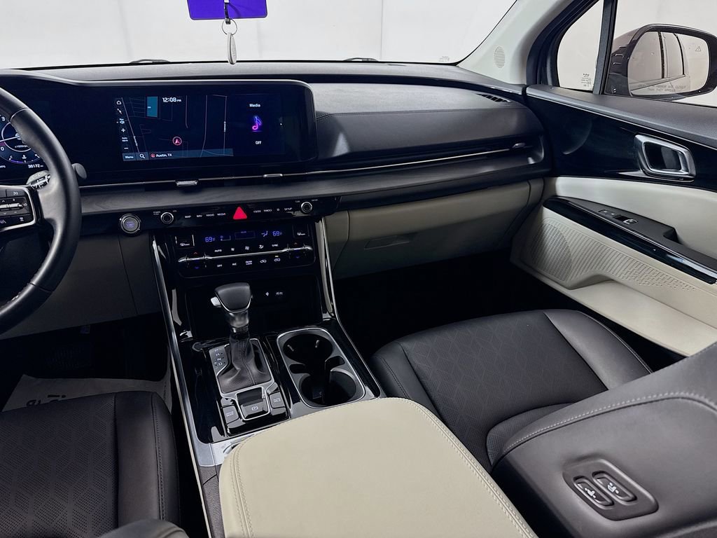 Used 2023 Kia Carnival SX image 28