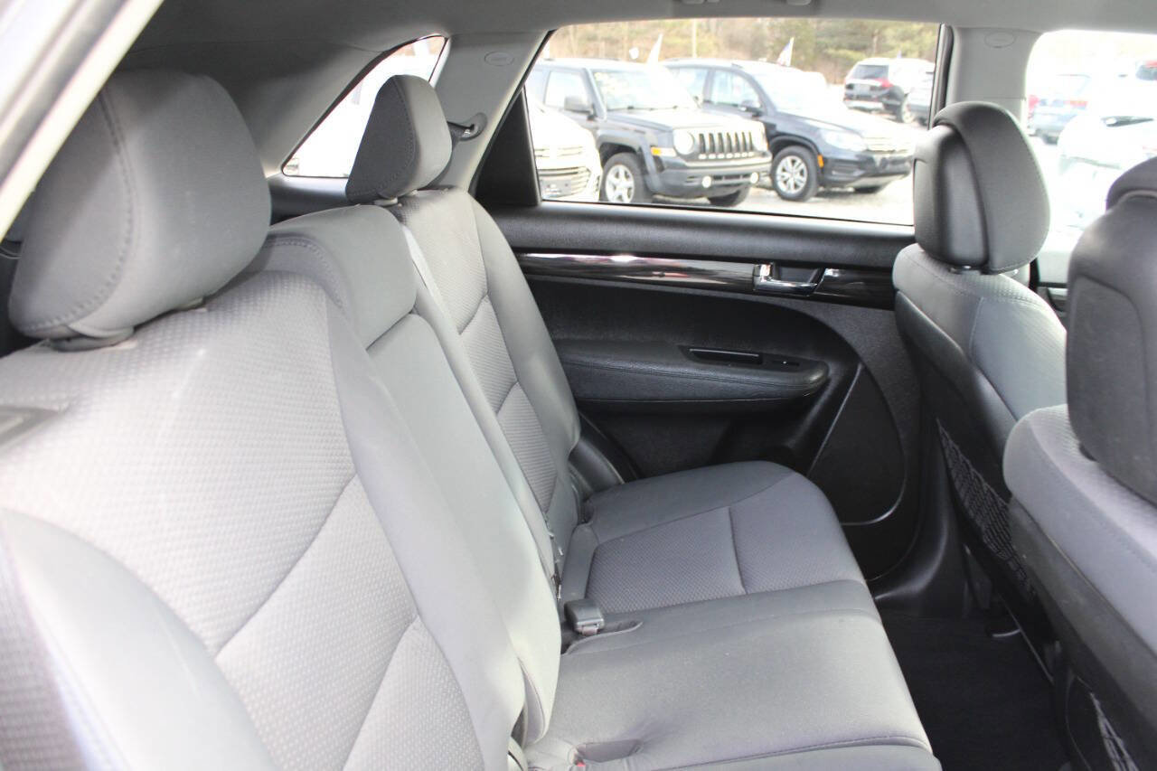 Used 2013 Kia Sorento LX image 17