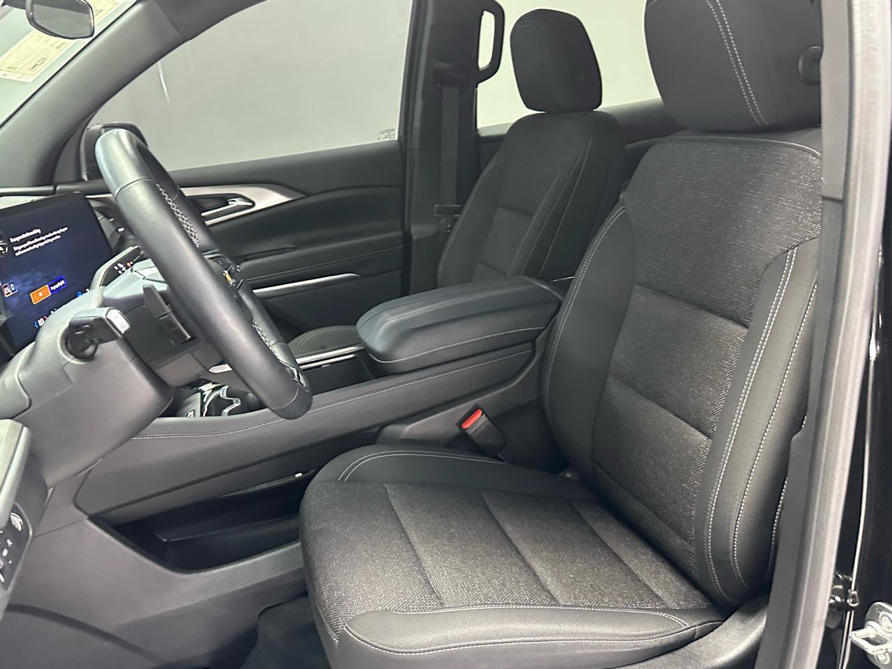 Used 2025 Chevrolet Traverse LT w/ Sun and Wheel Package FWD image 22
