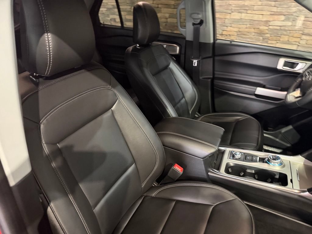 Used 2024 Ford Explorer XLT w/ Equipment Group 202A AWD/4WD image 2