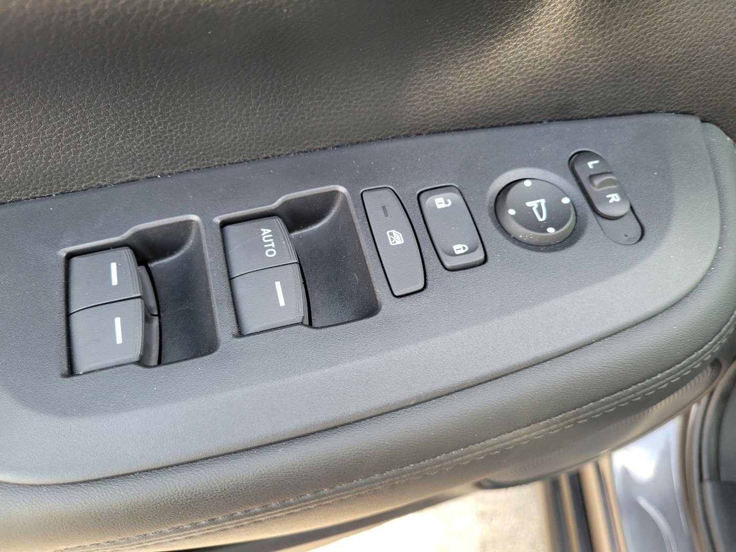 Certified 2025 Honda HR-V LX image 19