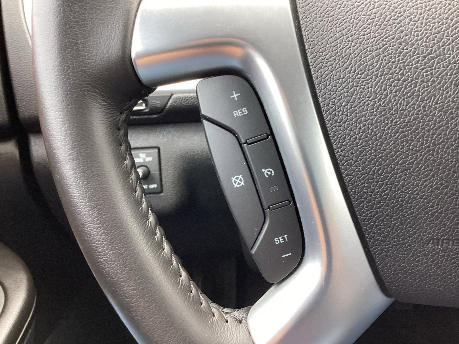 Used 2017 Chevrolet Traverse LT FWD image 19