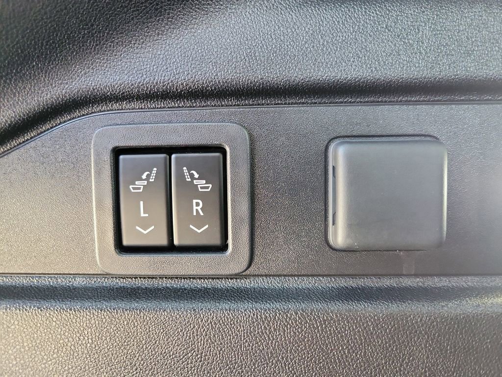 Used 2024 Cadillac Lyriq Sport w/ LPO, Floor Liner Package AWD/4WD image 8