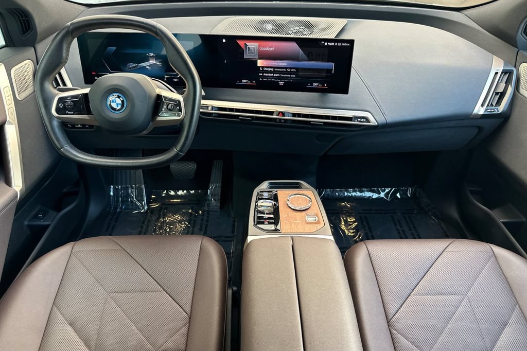 Used 2022 BMW iX xDrive50 w/ Premium Package AWD/4WD image 14