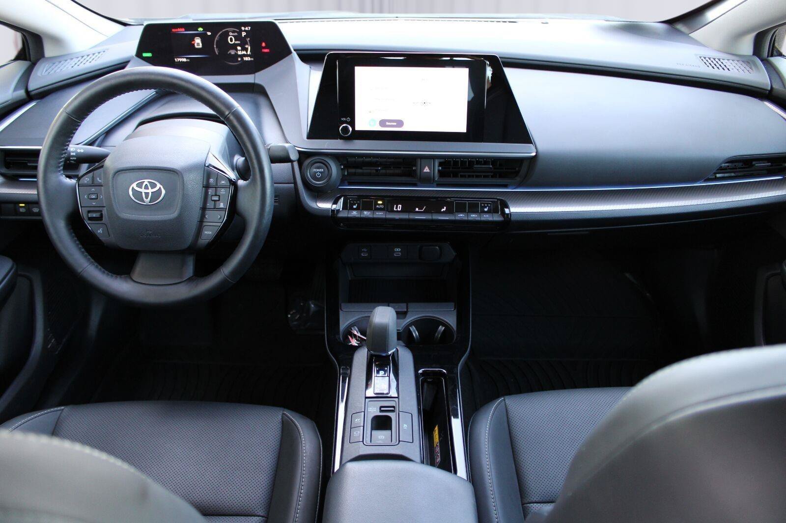 Used 2025 Toyota Prius XLE FWD image 2