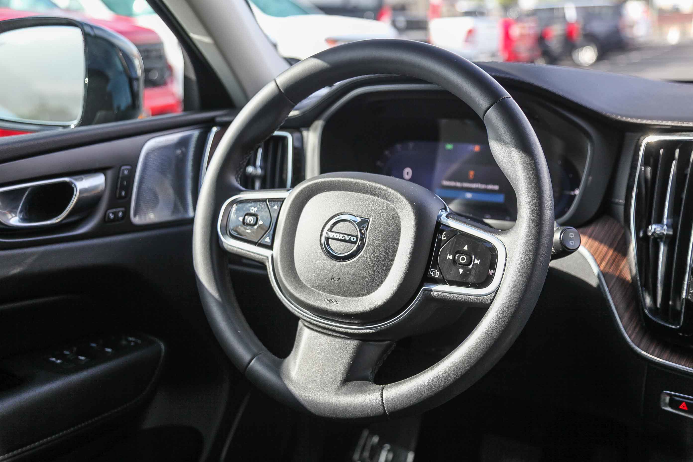 Used 2023 Volvo XC60 T8 Ultimate image 14