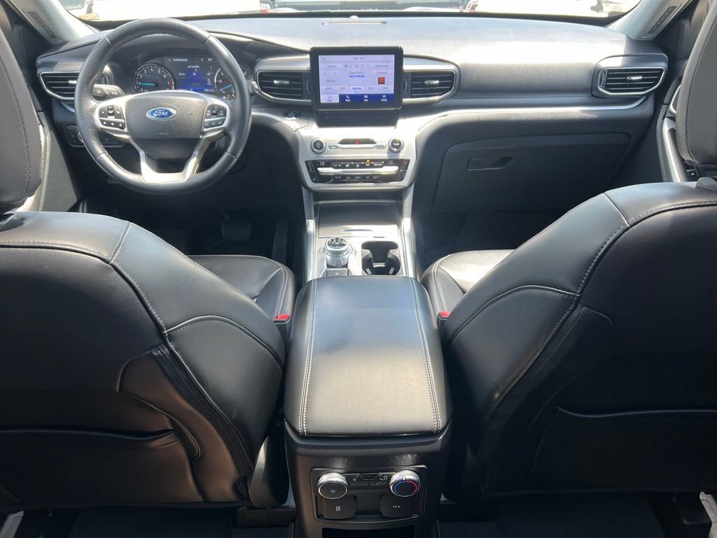 Used 2021 Ford Explorer XLT w/ Equipment Group 202A AWD/4WD image 26