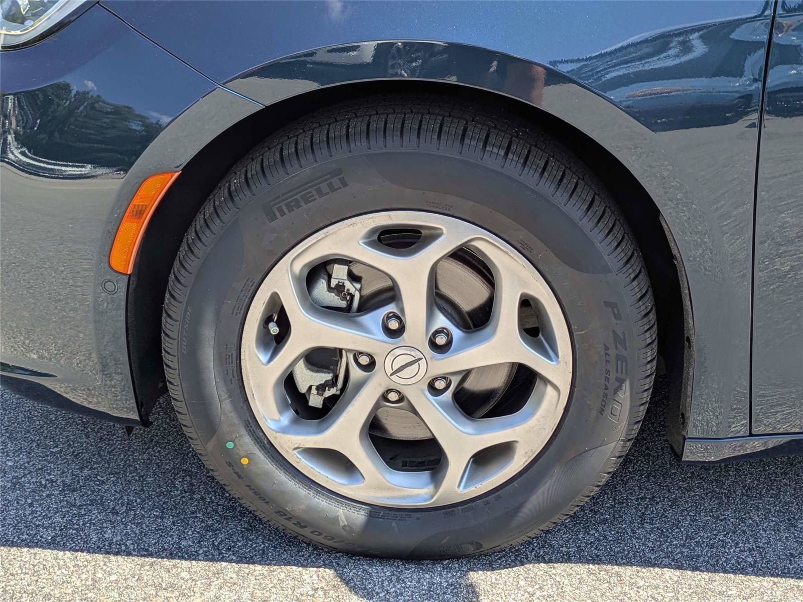 Certified 2023 Chrysler Pacifica Limited FWD image 14