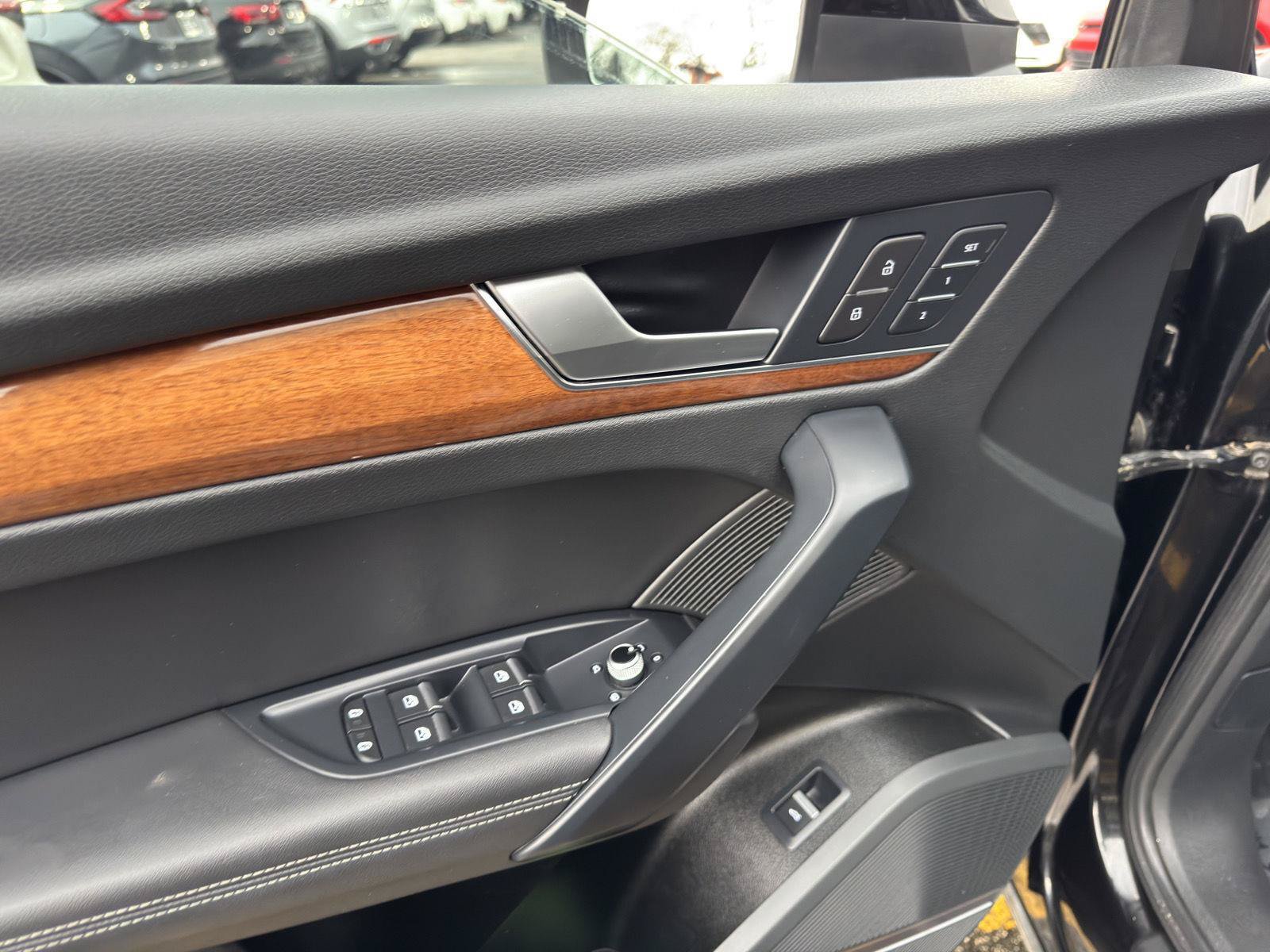 Used 2023 Audi Q5 2.0T Premium Plus w/ Premium Plus Package AWD/4WD image 16