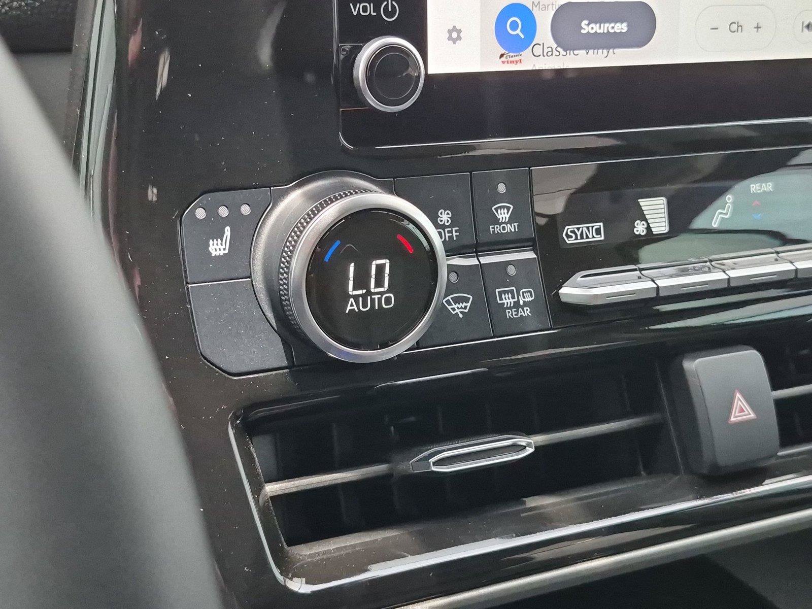 Used 2024 Toyota Highlander XLE FWD image 21