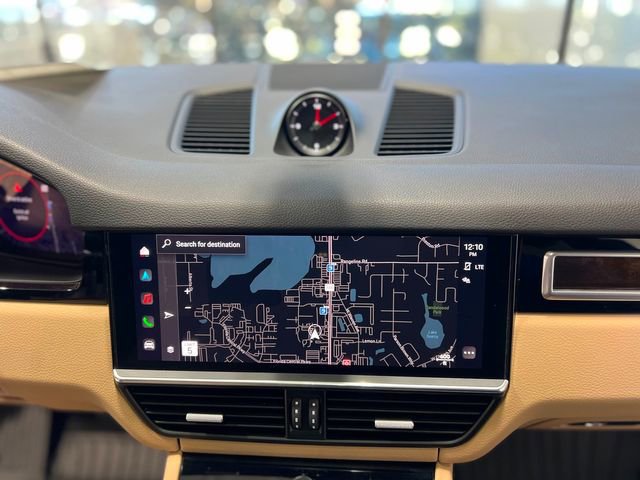 Used 2023 Porsche Cayenne Platinum Edition image 24