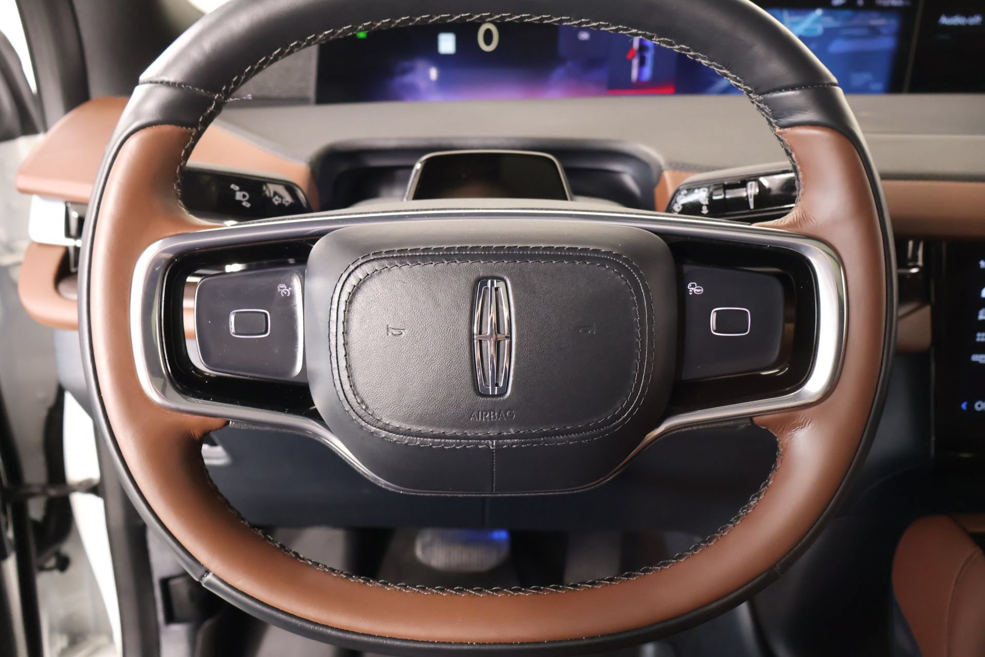 Used 2025 Lincoln Navigator L Reserve AWD/4WD image 3