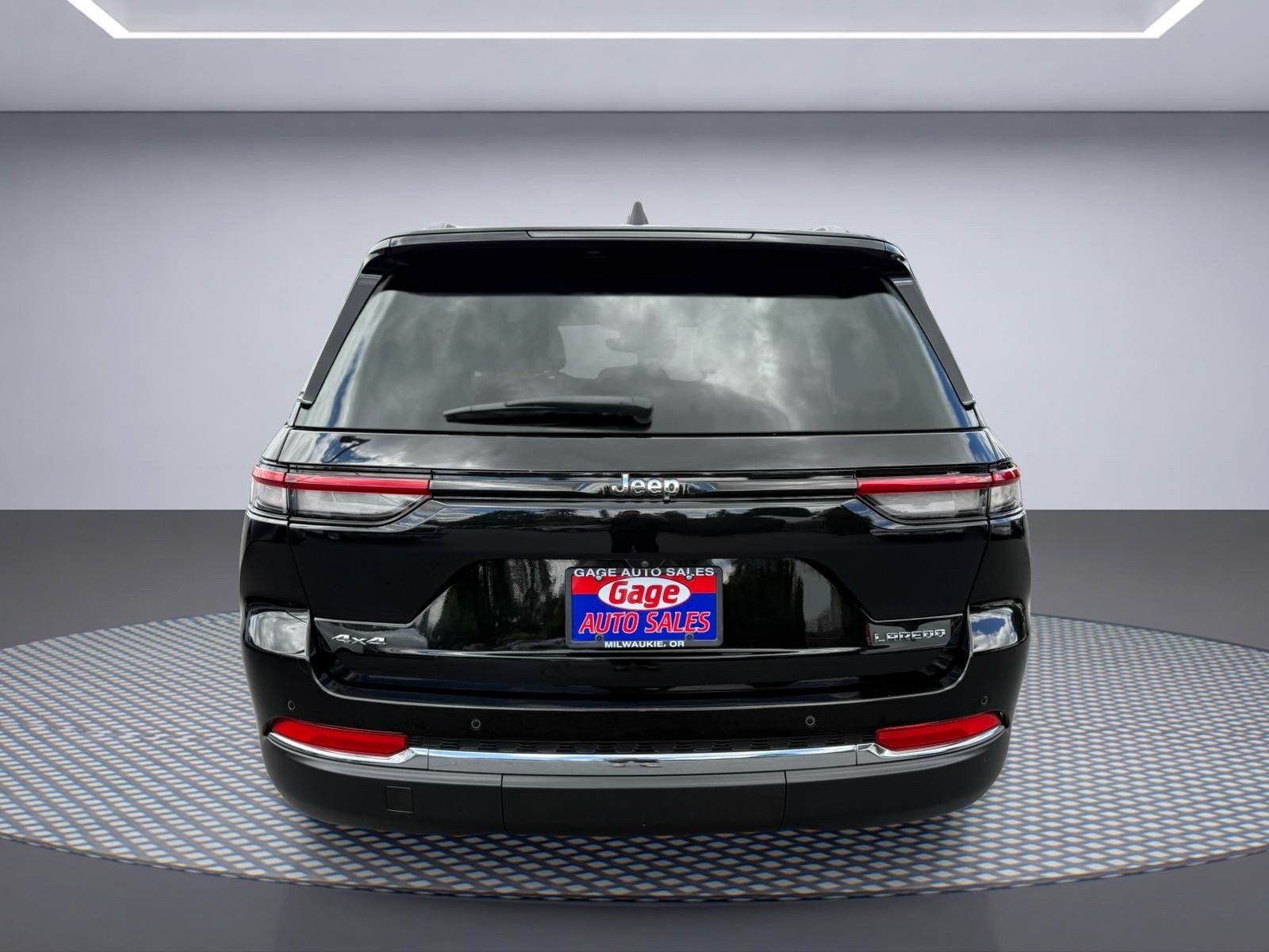 Used 2023 Jeep Grand Cherokee Laredo AWD/4WD image 5