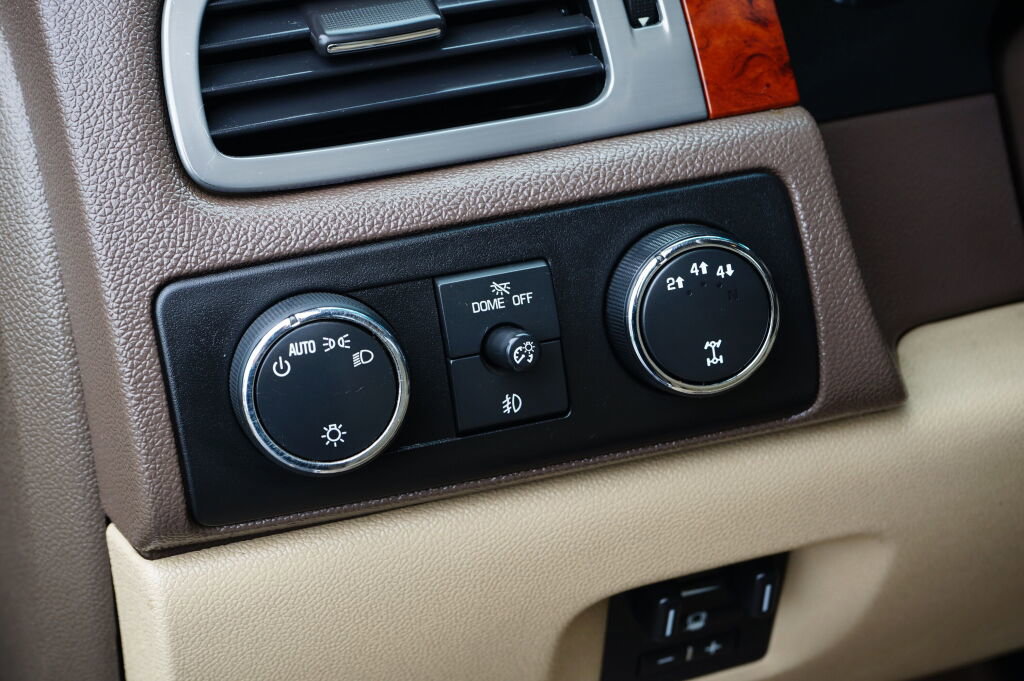 Used 2013 Chevrolet Silverado 3500 LTZ image 11