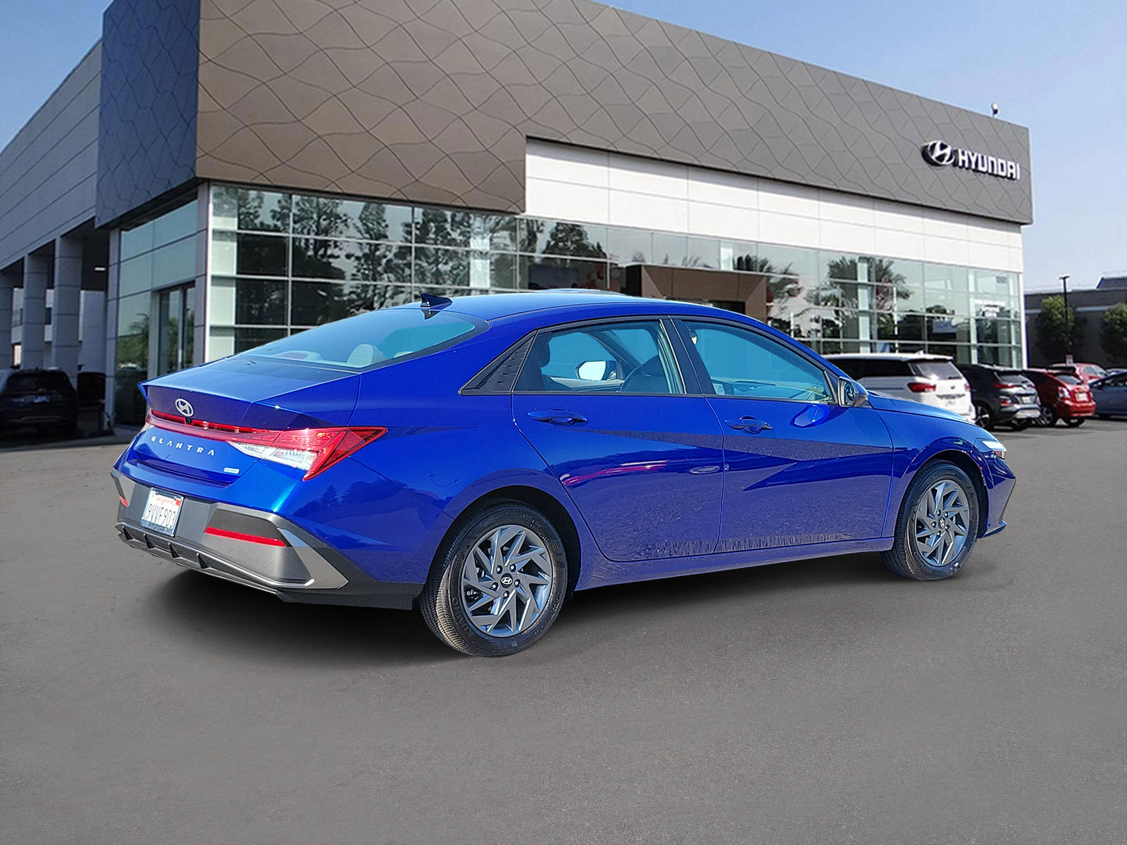 Certified 2025 Hyundai Elantra Hybrid FWD image 2