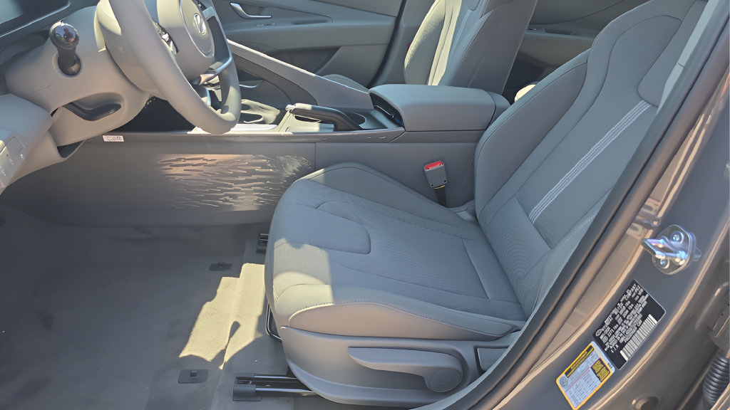 New 2026 Hyundai Elantra SE FWD image 14