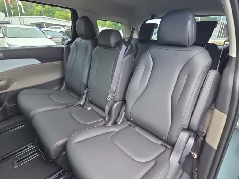New 2027 Kia Carnival EX FWD image 23