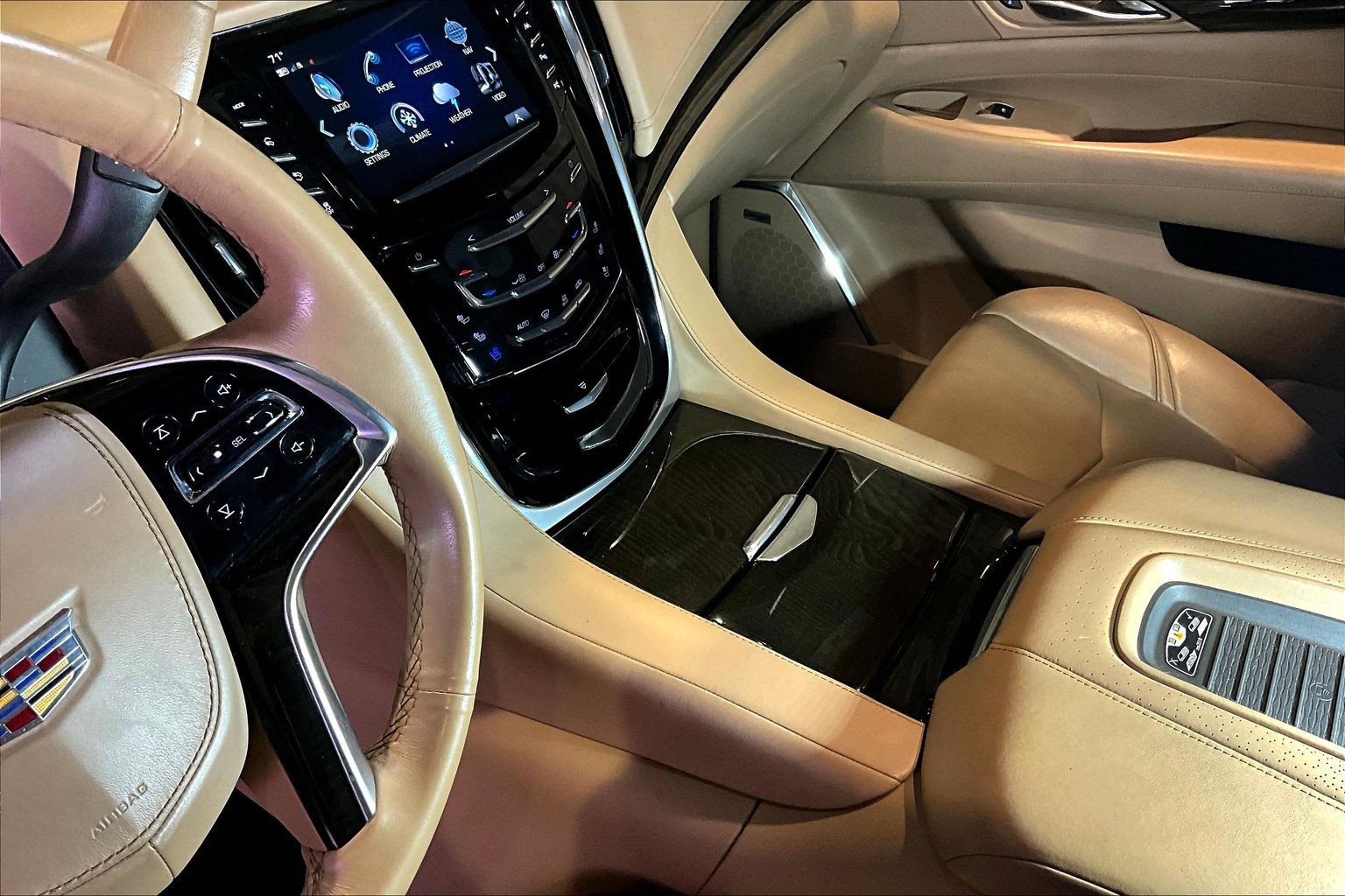 Used 2018 Cadillac Escalade ESV Platinum AWD/4WD image 18