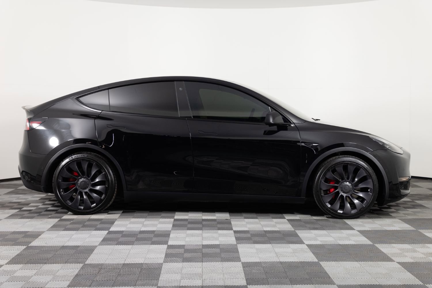 Used 2022 Tesla Model Y Performance AWD/4WD image 9