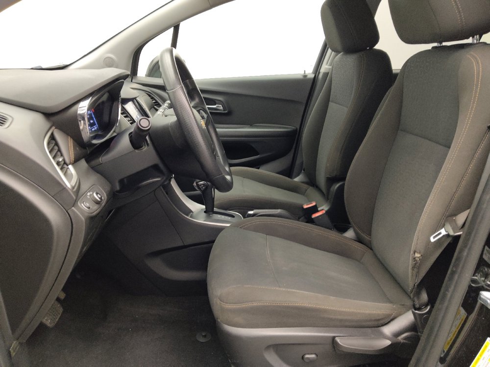 Used 2021 Chevrolet Trax LS w/ Tint and Cruise Package AWD/4WD image 17